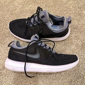 Women’s Size 7 Nike Roshe Training Shoes